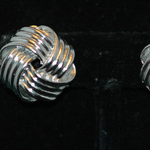 Vintage Silver tone Lisner earrings